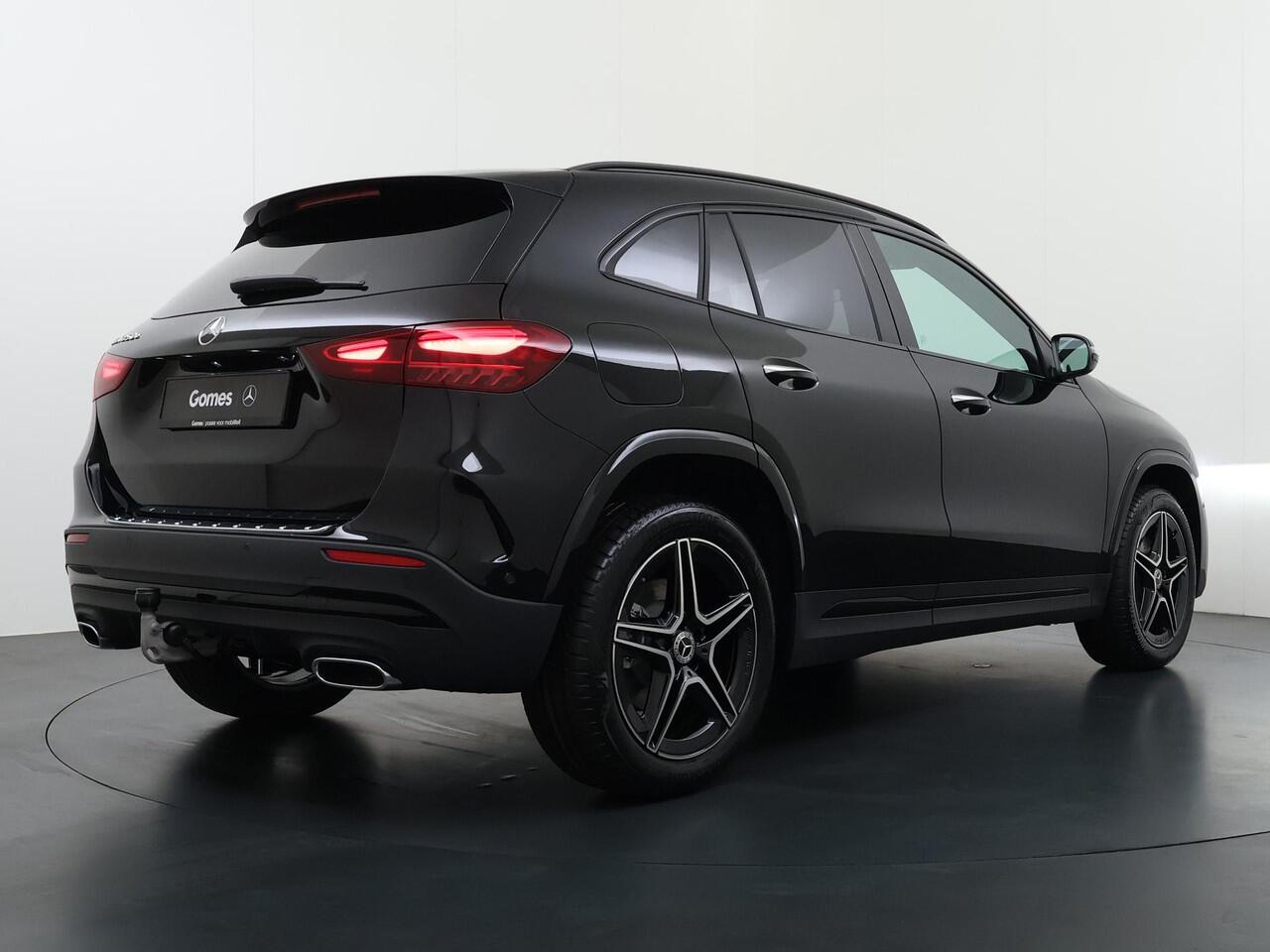 Mercedes-Benz GLA-KLASSE 250 e Business Solution AMG | Night Pakket | Trekhaak | Panoramadak | MULTIBEAM LED Koplampen | Stoelverwarming | Sfeerverlichting | Apple CarPlay | Android Auto | Elektrische Achterklep | Elektrisch Inklapbare Buitenspiegels | Achteruitrijcamera | Parkee