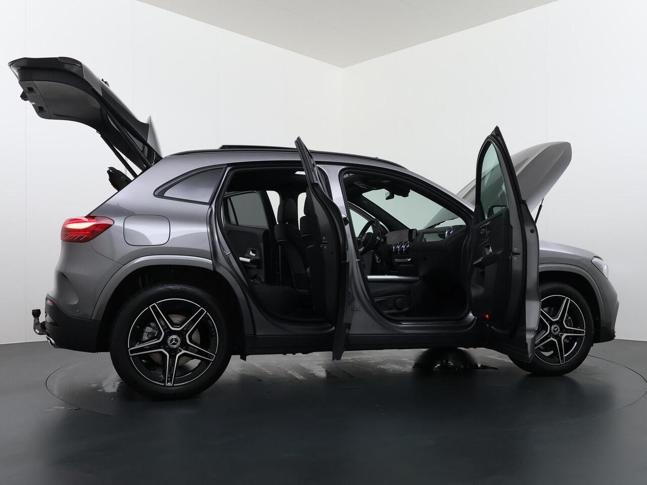 Mercedes-Benz GLA-KLASSE 250 e Business Solution AMG | Night Pakket | Winter Pakket | Trekhaak | Panoramadak | Dodehoekassistent | MULTIBEAM LED Koplampen | Stoelverwarming | Stuurverwarming | Sfeerverlichting | Apple CarPlay | Android Auto | Elektrische Achterklep | Elektrisch I