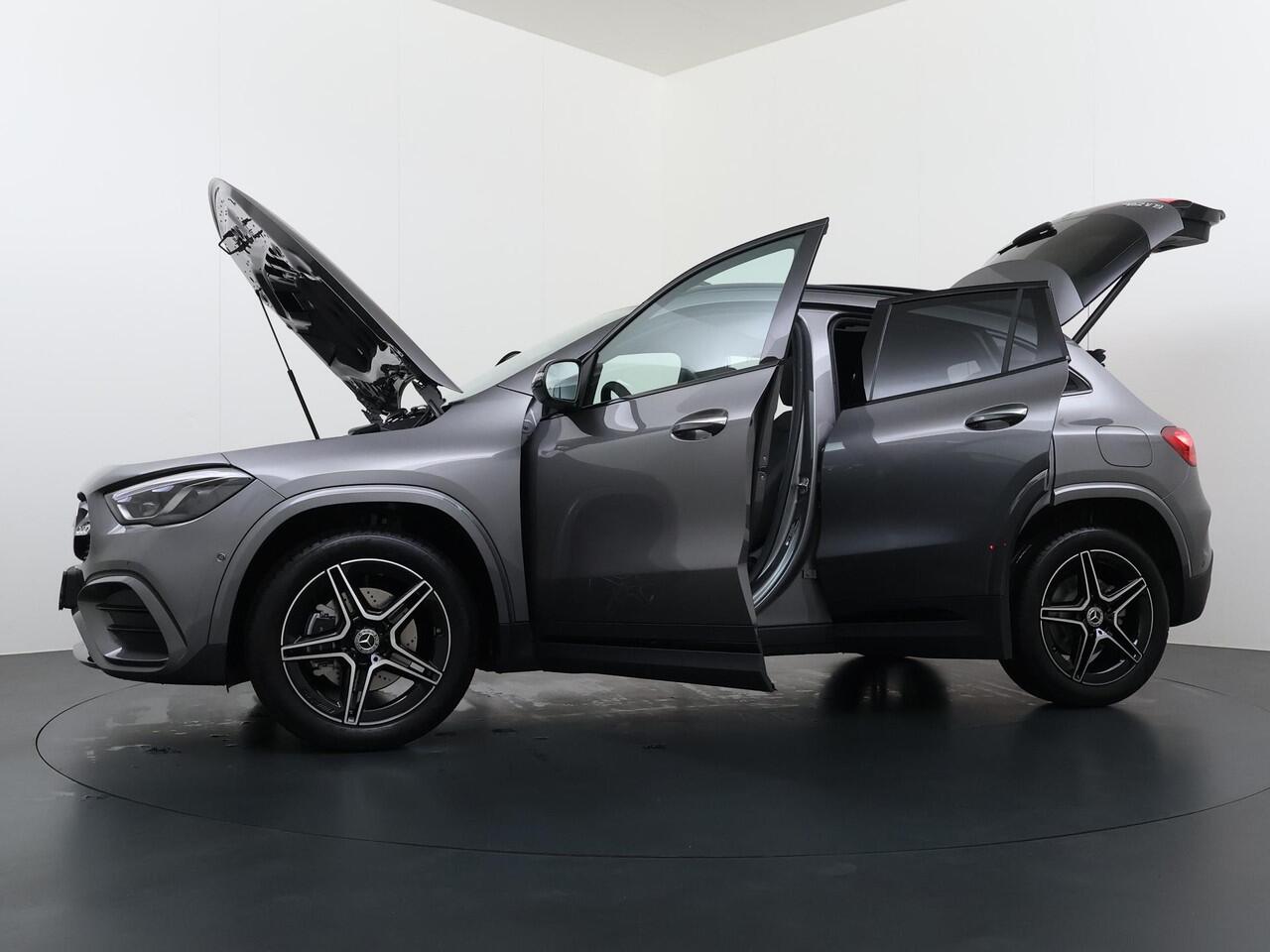 Mercedes-Benz GLA-KLASSE 250 e Business Solution AMG | Night Pakket | Winter Pakket | Trekhaak | Panoramadak | Dodehoekassistent | MULTIBEAM LED Koplampen | Stoelverwarming | Stuurverwarming | Sfeerverlichting | Apple CarPlay | Android Auto | Elektrische Achterklep | Elektrisch I