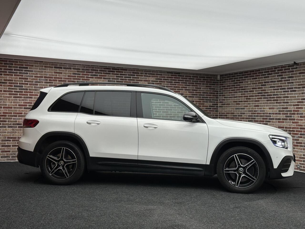 Mercedes-Benz GLB-Klasse 250 4MATIC Premium | Dak| Burmester| Memory| Sfeer|