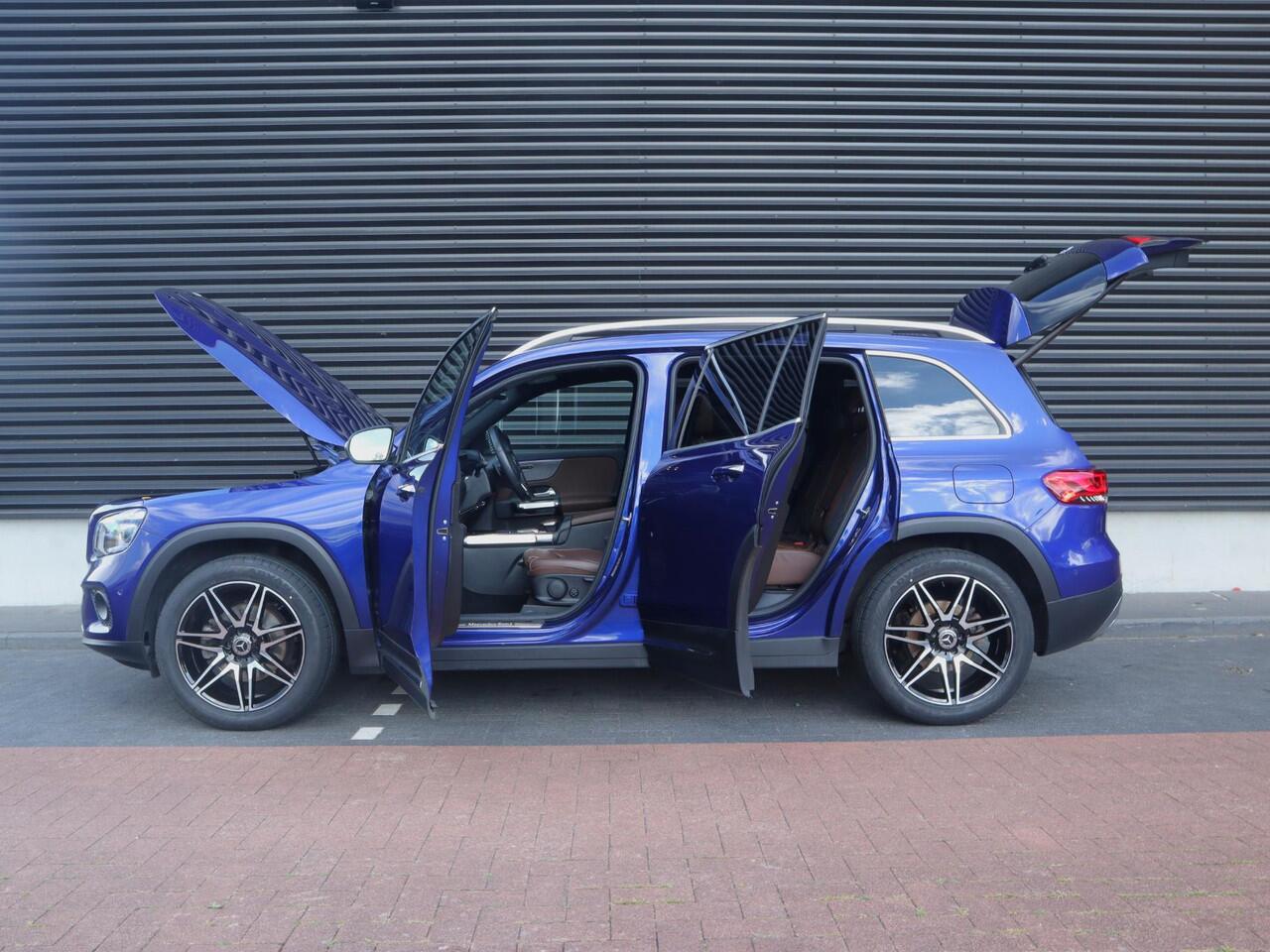 Mercedes-Benz GLB-Klasse 200 Premium | Clima | Cruise | Navi Full Map | Dealer onderhouden | Stof/Leder | LED | Comfortstoel+Verwarming | PDC V+A+Cam | Trekhaak |