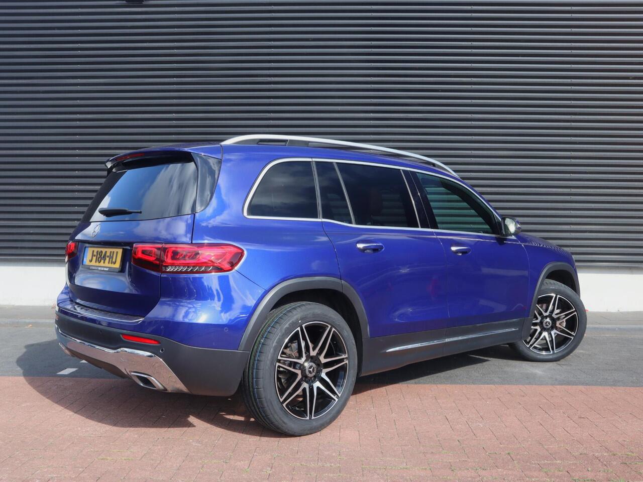 Mercedes-Benz GLB-Klasse 200 Premium | Clima | Cruise | Navi Full Map | Dealer onderhouden | Stof/Leder | LED | Comfortstoel+Verwarming | PDC V+A+Cam | Trekhaak |