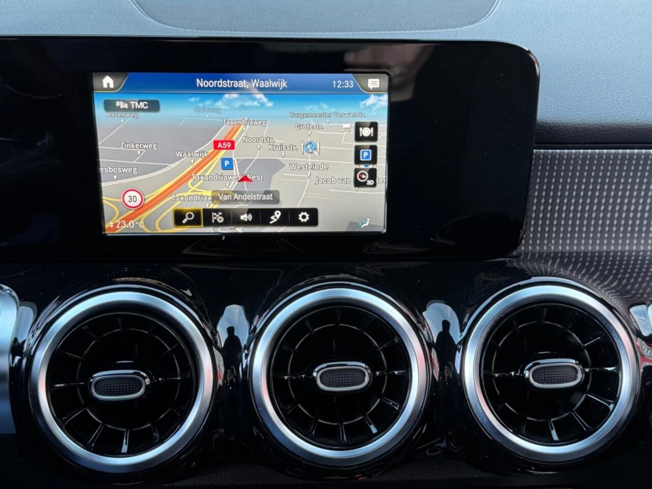 Mercedes-Benz GLB-Klasse GLB 200 AUT. 163PK PREMIUM-PLUS 7-PERS. NAVIGATIE CAMERA TREKHAAK CARPLAY PDC