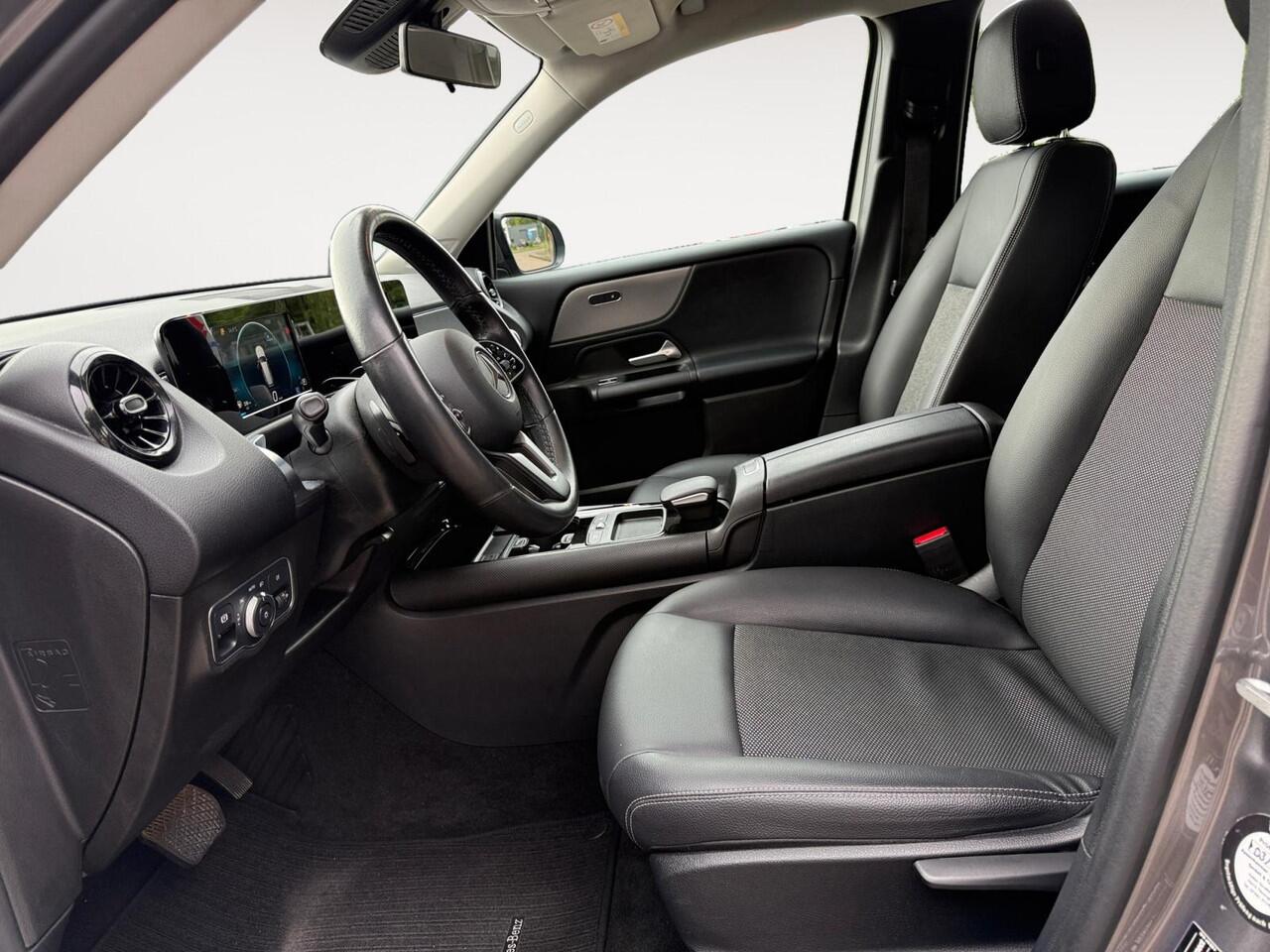 Mercedes-Benz GLB-Klasse 200 Premium | ELEKTR. TREKHAAK | ELEKTR. KOFFERKLEP | STOELVERWARMING | PDC | APPLE CARPLAY / ANDROID AUTO | 1 JAAR GARANTIE