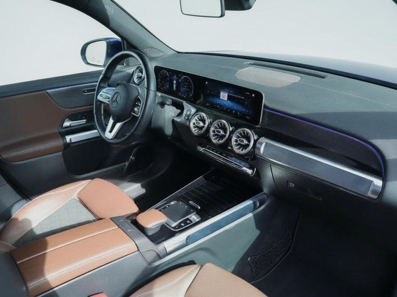 Mercedes-Benz GLB-Klasse 200 | Trekhaak | Clima | Cruise | Multimedia/Navi | Dealer onderhouden | Stof/Leder | LED | Comfortstoel+Verwarming | PDC V+A+Cam |