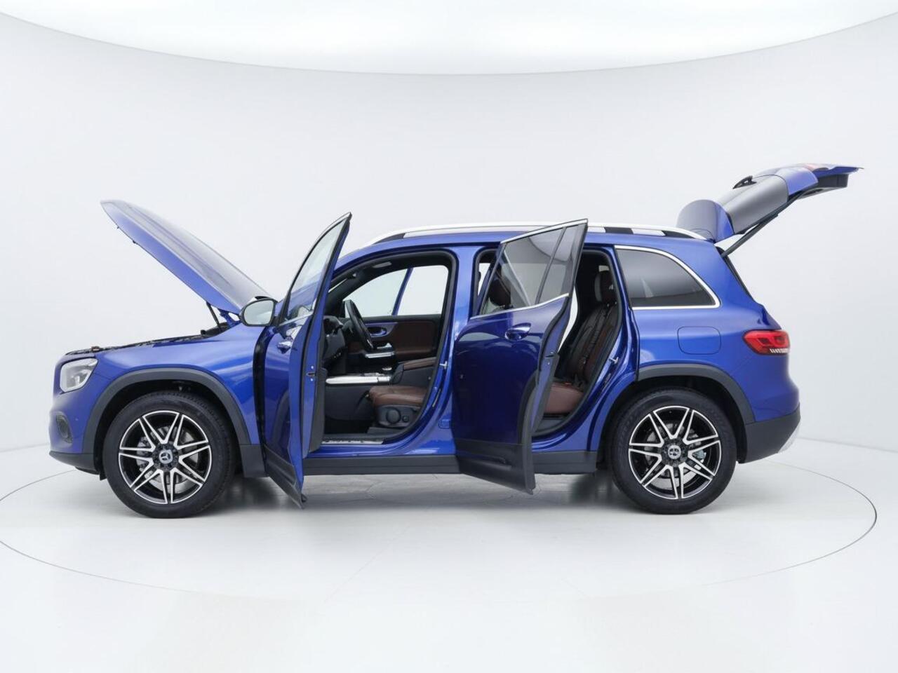 Mercedes-Benz GLB-Klasse 200 | Trekhaak | Clima | Cruise | Multimedia/Navi | Dealer onderhouden | Stof/Leder | LED | Comfortstoel+Verwarming | PDC V+A+Cam |