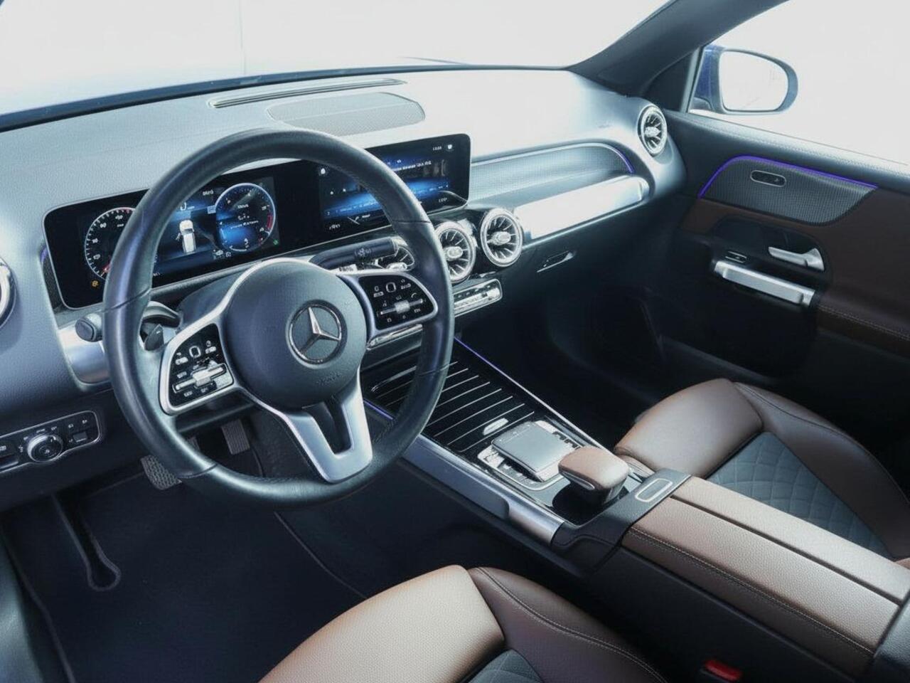 Mercedes-Benz GLB-Klasse 200 | Trekhaak | Clima | Cruise | Multimedia/Navi | Dealer onderhouden | Stof/Leder | LED | Comfortstoel+Verwarming | PDC V+A+Cam |