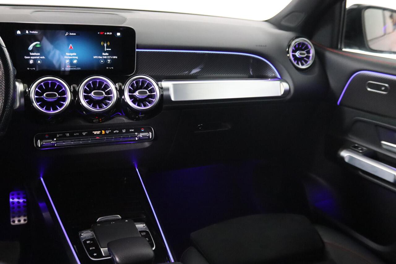 Mercedes-Benz GLB-Klasse 200, AMG-line, 7-Persoons, LED, Widescreen, Distronic, Sfeerverlichting, Burmester,