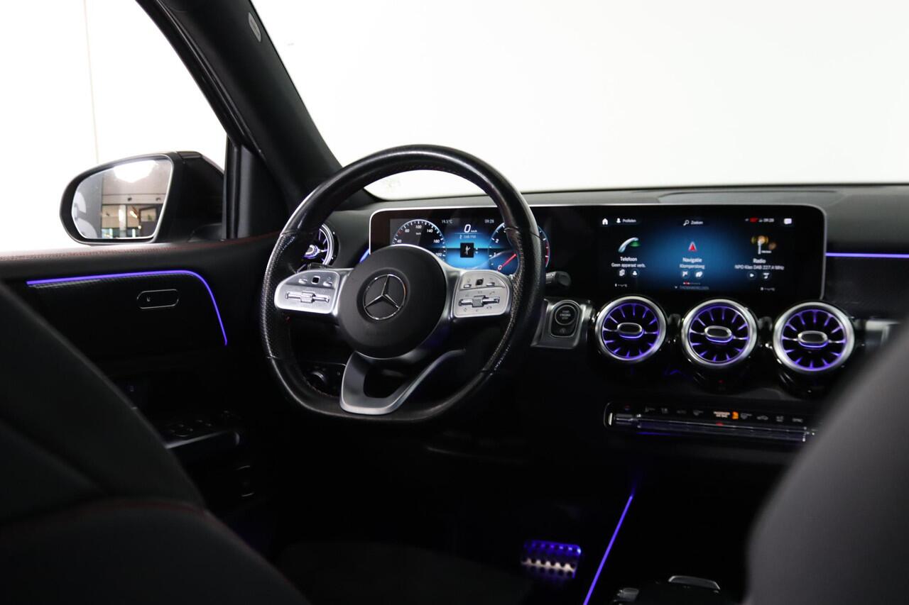 Mercedes-Benz GLB-Klasse 200, AMG-line, 7-Persoons, LED, Widescreen, Distronic, Sfeerverlichting, Burmester,