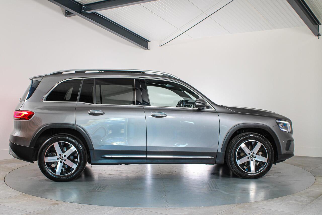 Mercedes-Benz GLB-Klasse 180 Luxury 7-Persoons, Panoramadak, Leder, Sfeerverlichting, Trekhaak, Apple Carplay/Android Auto