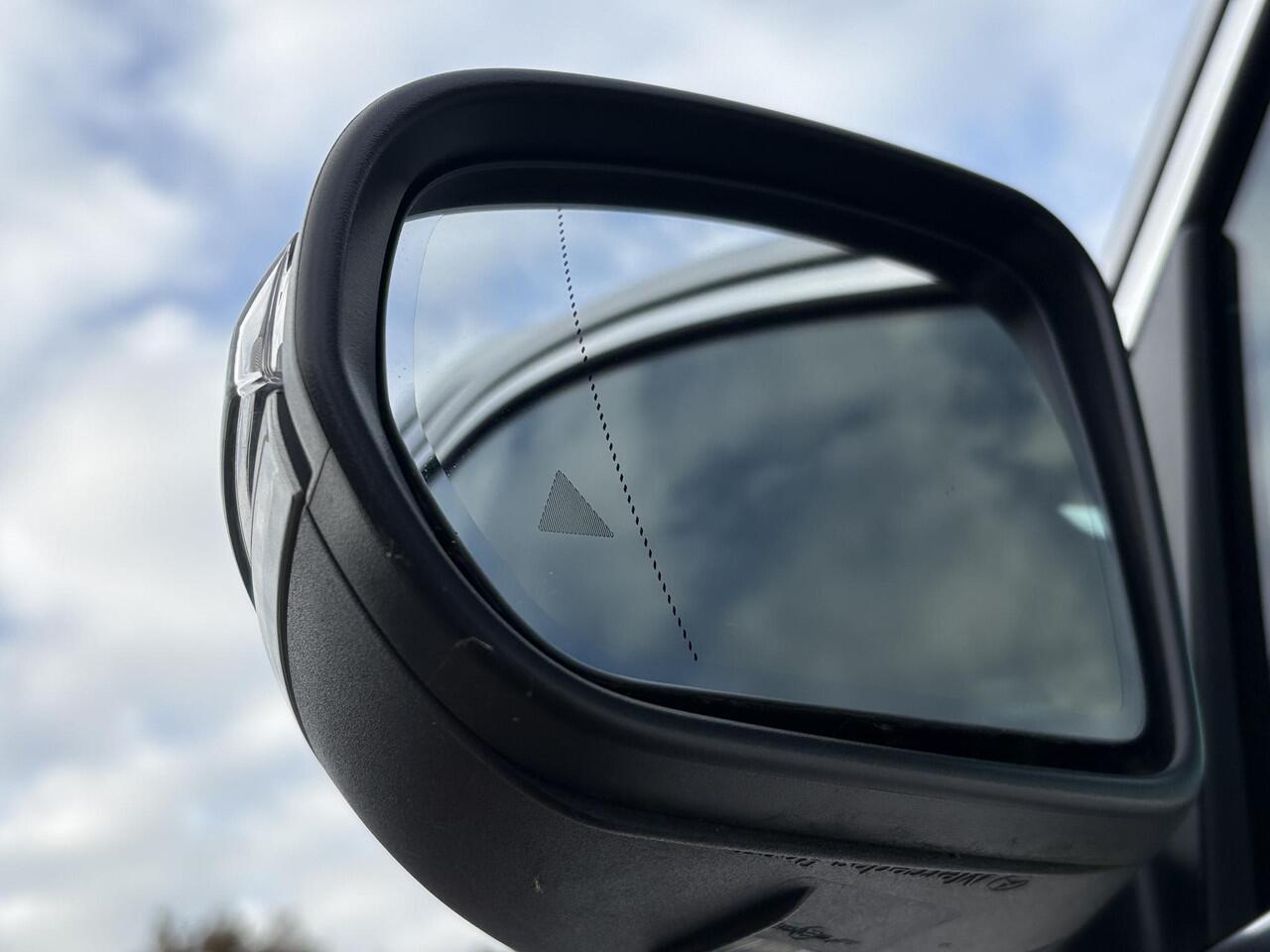 Mercedes-Benz GLB-Klasse 200 Business Solution Luxury 163pk | Dodehoeksensoren | Elektrische Achterklep | Volledig Leder | Stoelverwarming | Achteruitrijcamera | Eerste eigenaar