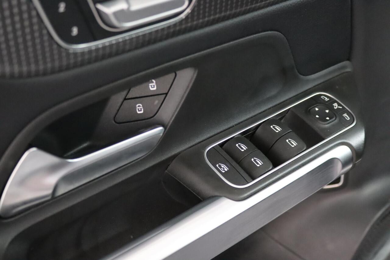 Mercedes-Benz GLB-Klasse 180 Luxury 7-Persoons Panoramadak, Leder, Sfeerverlichting, Trekhaak, Apple Carplay/Android Auto