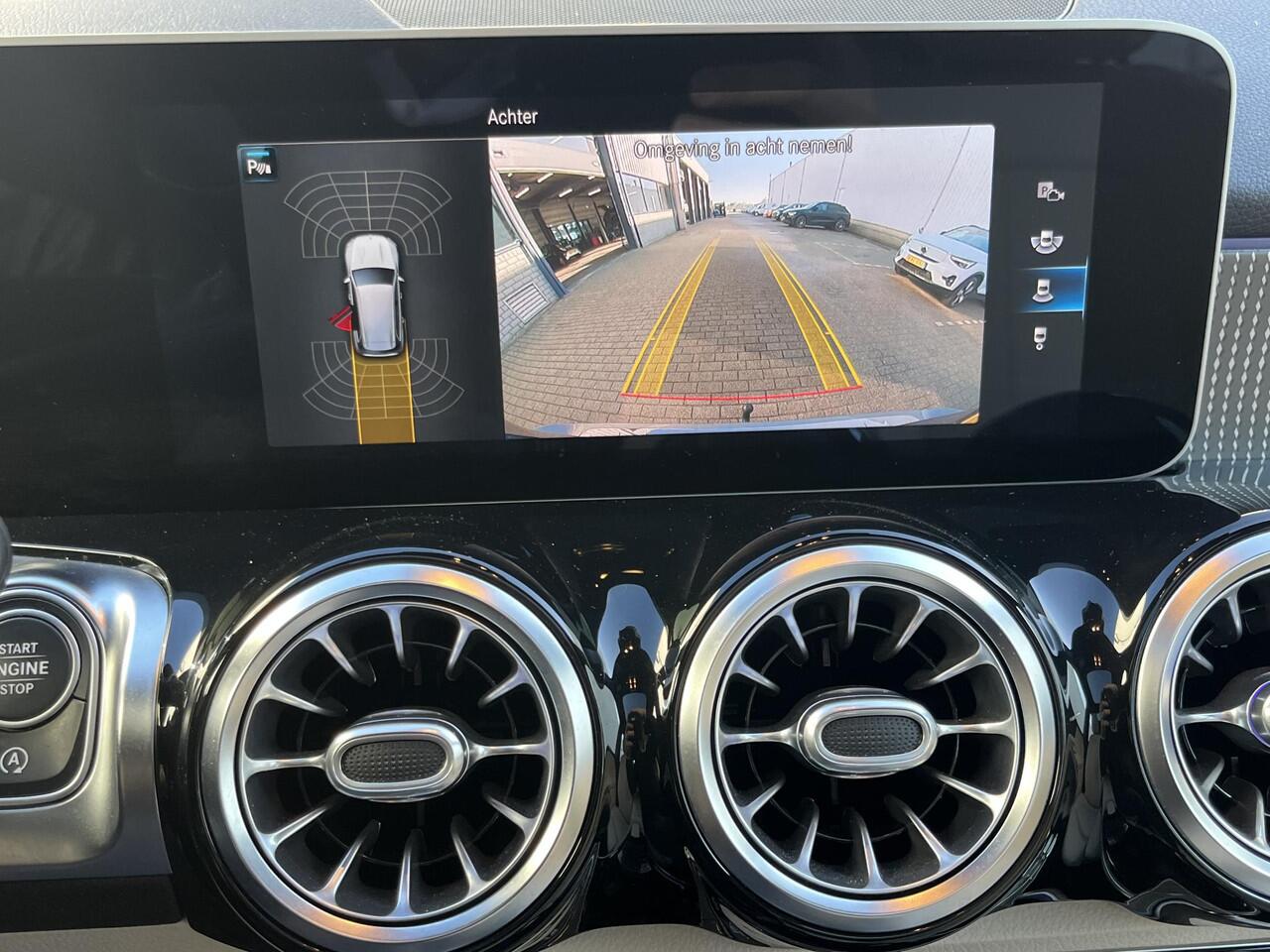 Mercedes-Benz GLB-Klasse 200 Business Solution Luxury | NL Auto/1e Eig./Voll.Historie/Navi/Clima/Cruise/Camera/Trekhaak/Sfeerverlichting