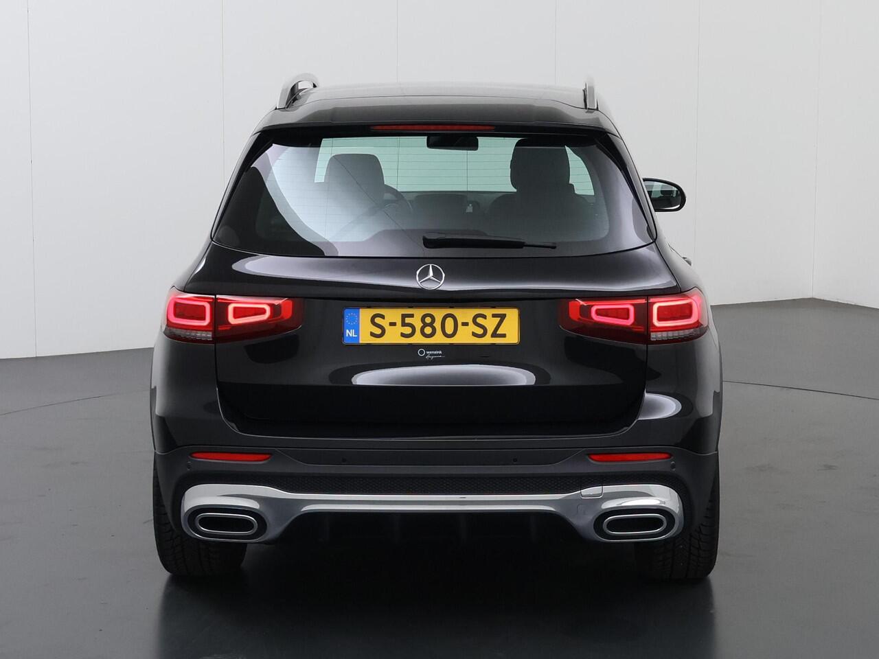 Mercedes-Benz GLB-Klasse 200 Premium Plus | AMG | Panoramadak | Multibeam | 19" lichtmetalen velgen | Widescreen | Stoelverwarming |