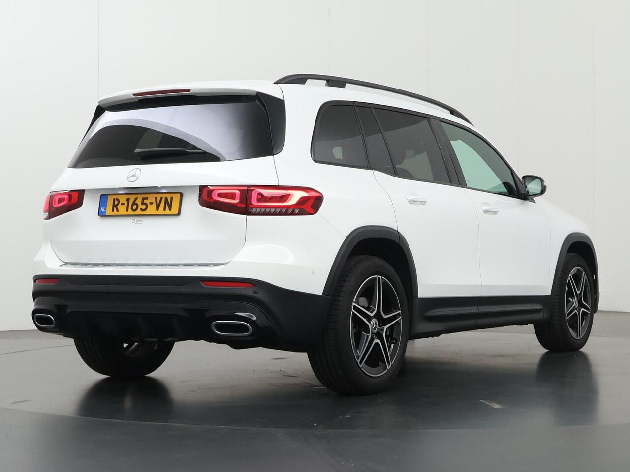 Mercedes-Benz GLB-Klasse 180 AMG Line | Night | Widescreen | Stoelverwarming | Achteruitrijcamera | Sfeerverlichting