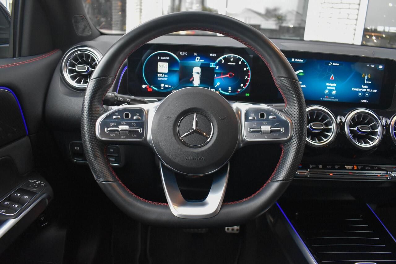 Mercedes-Benz GLB-Klasse 200 AMG-Line Trekhaak Pano Sfeer Elektr. Stoelen