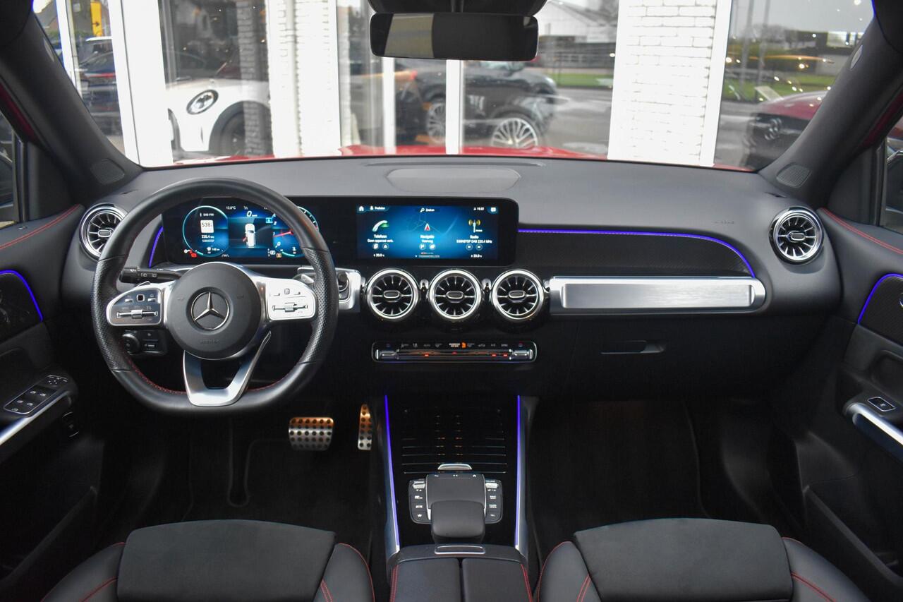Mercedes-Benz GLB-Klasse 200 AMG-Line Trekhaak Pano Sfeer Elektr. Stoelen