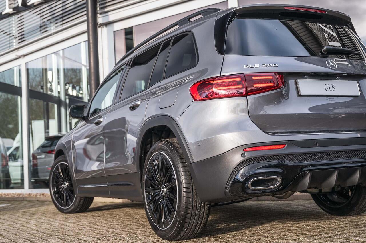 Mercedes-Benz GLB-Klasse 200 AMG Line | Panorama-dak | Head-up display | Elec verstelbare stoelen met geheugen | 20" AMG velgen