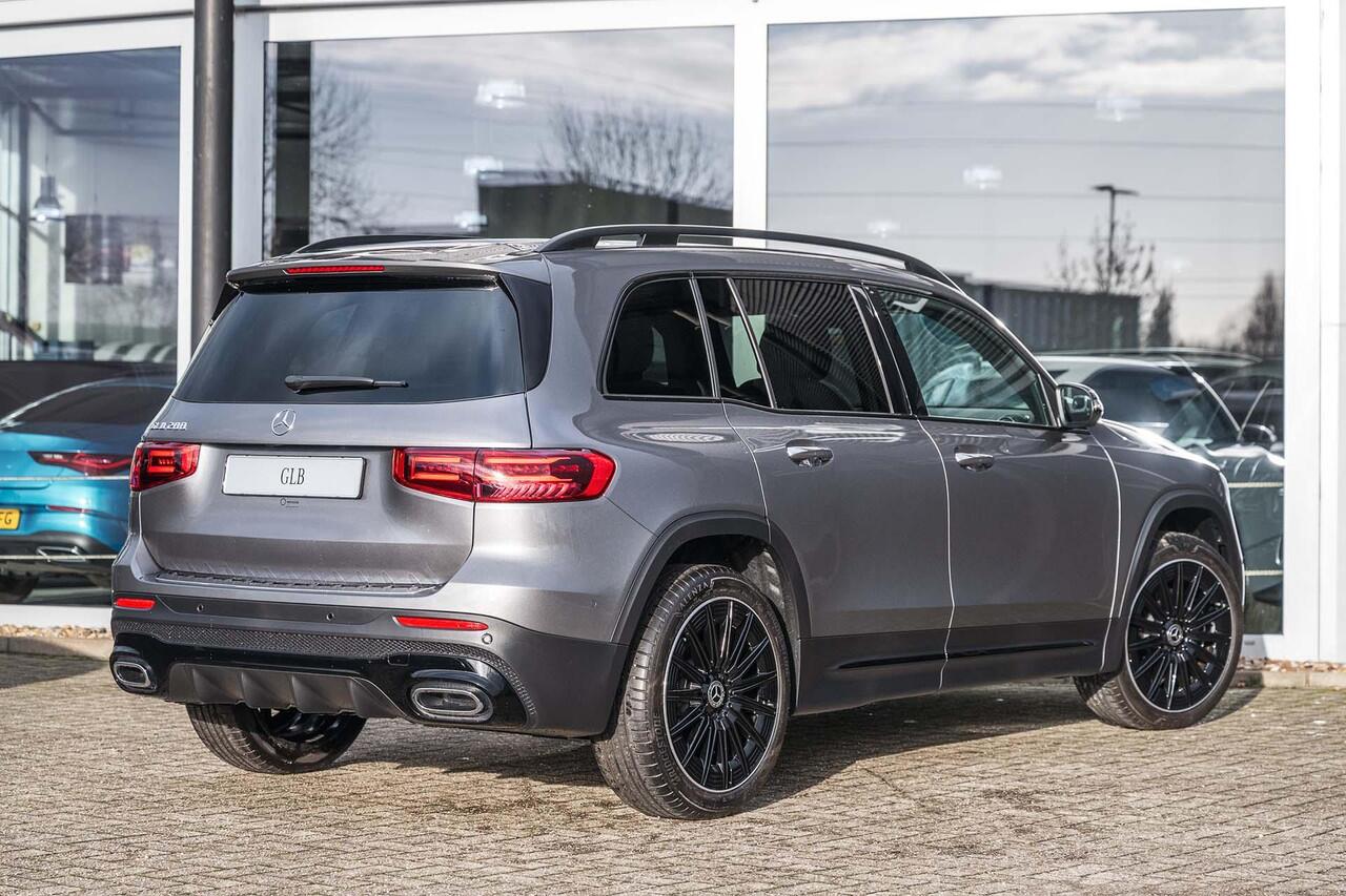 Mercedes-Benz GLB-Klasse 200 AMG Line | Panorama-dak | Head-up display | Elec verstelbare stoelen met geheugen | 20" AMG velgen