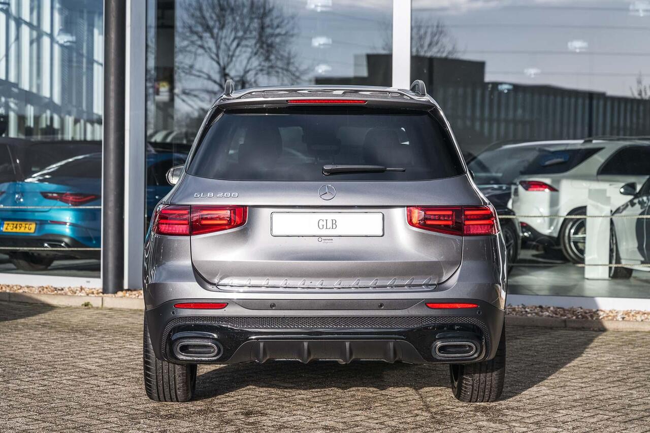 Mercedes-Benz GLB-Klasse 200 AMG Line | Panorama-dak | Head-up display | Elec verstelbare stoelen met geheugen | 20" AMG velgen