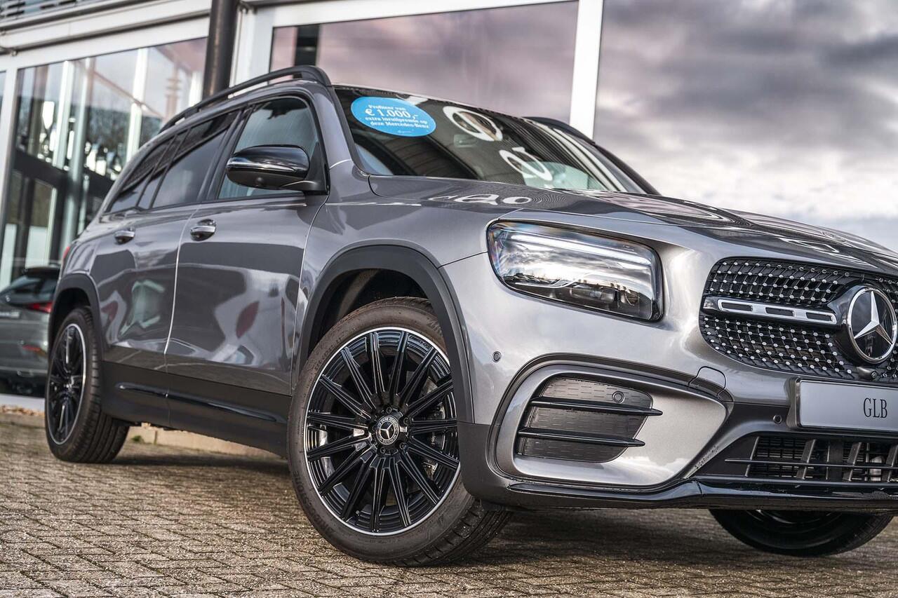 Mercedes-Benz GLB-Klasse 200 AMG Line | Panorama-dak | Head-up display | Elec verstelbare stoelen met geheugen | 20" AMG velgen