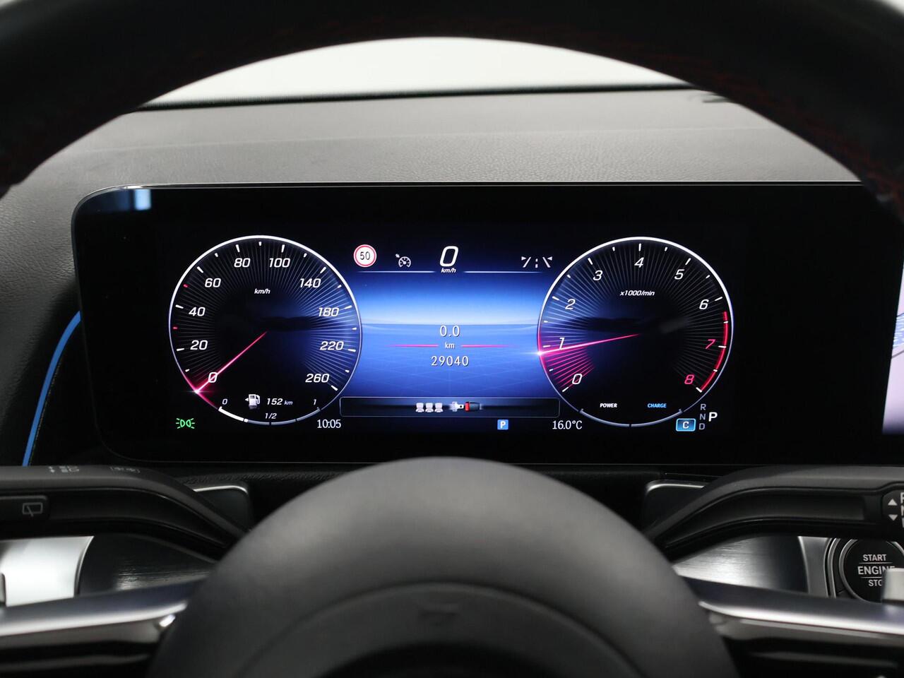 Mercedes-Benz GLB-Klasse 180 AMG Line | Night | Panoramadak | Multibeam | 19" lichtmetalen velgen | Keyless | Widescreen | Sfeerverlichting |