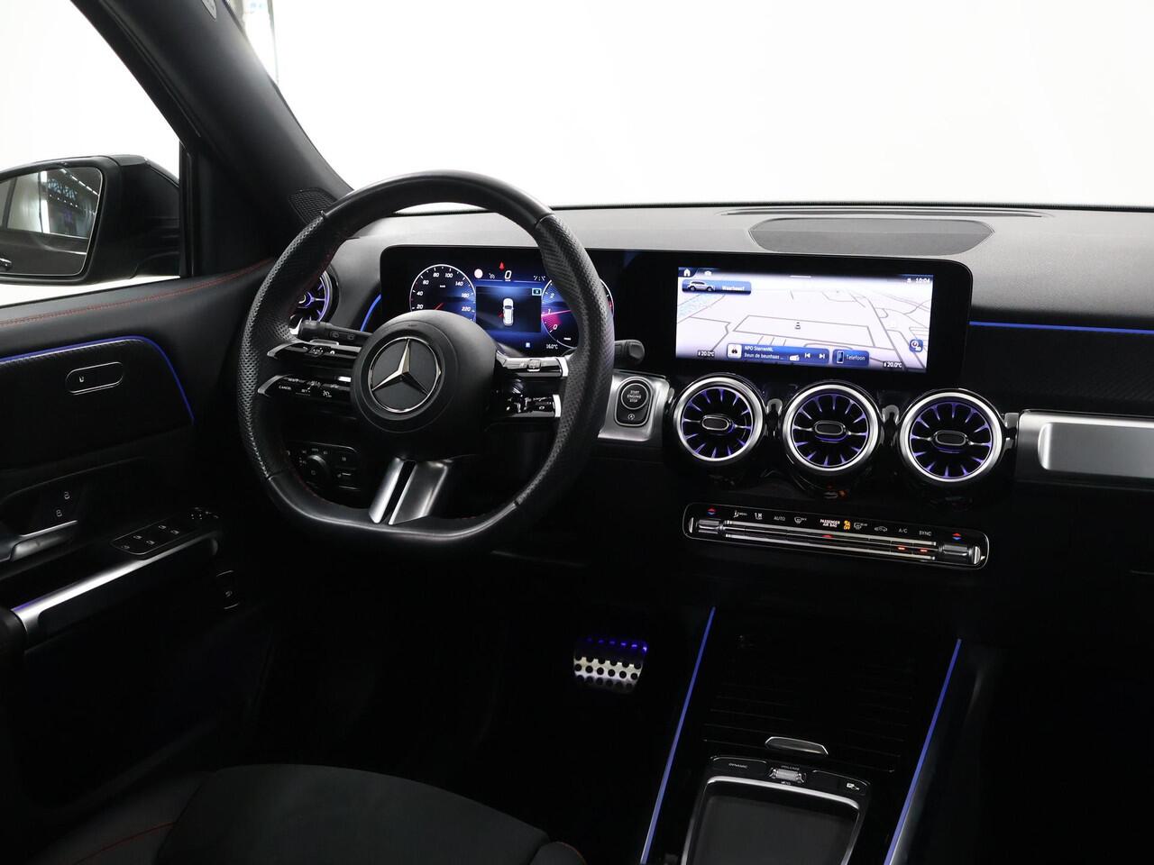 Mercedes-Benz GLB-Klasse 180 AMG Line | Night | Panoramadak | Multibeam | 19" lichtmetalen velgen | Keyless | Widescreen | Sfeerverlichting |