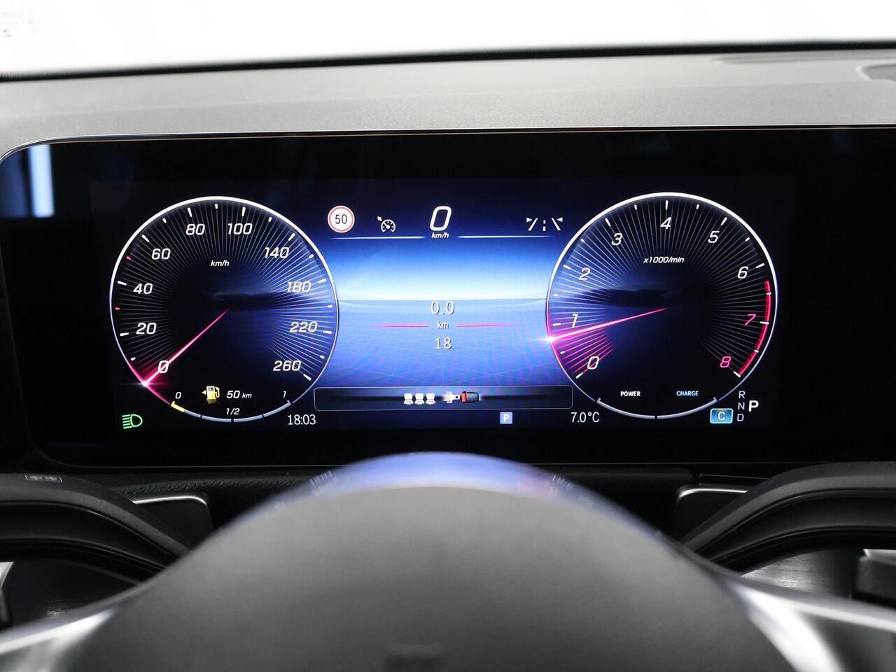 Mercedes-Benz GLB-Klasse 180 Business Solution | High-Performance LED | DAB+ Radio | Achteruitrijcamera | Stoelverwarming