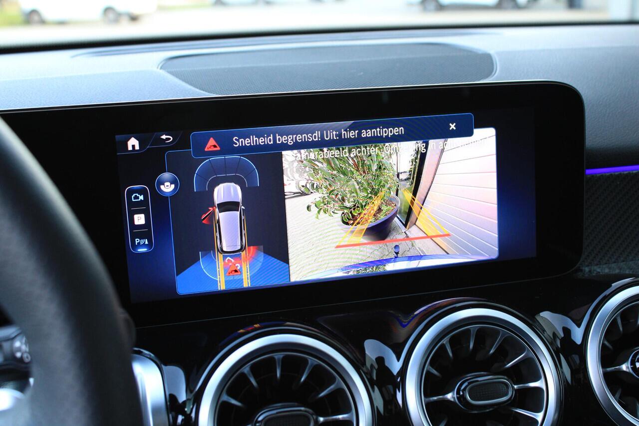 Mercedes-Benz GLB-Klasse 180 AMG 7 Persoons Facelift | Pano | Trekhaak | Multibeam LED | Keyless | Stoelverwarming | Spectraalblauw