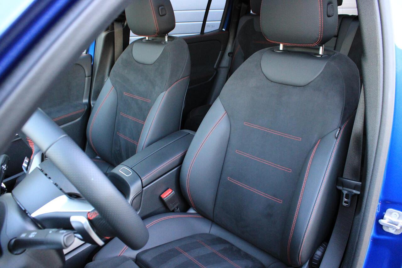 Mercedes-Benz GLB-Klasse 180 AMG 7 Persoons Facelift | Pano | Trekhaak | Multibeam LED | Keyless | Stoelverwarming | Spectraalblauw