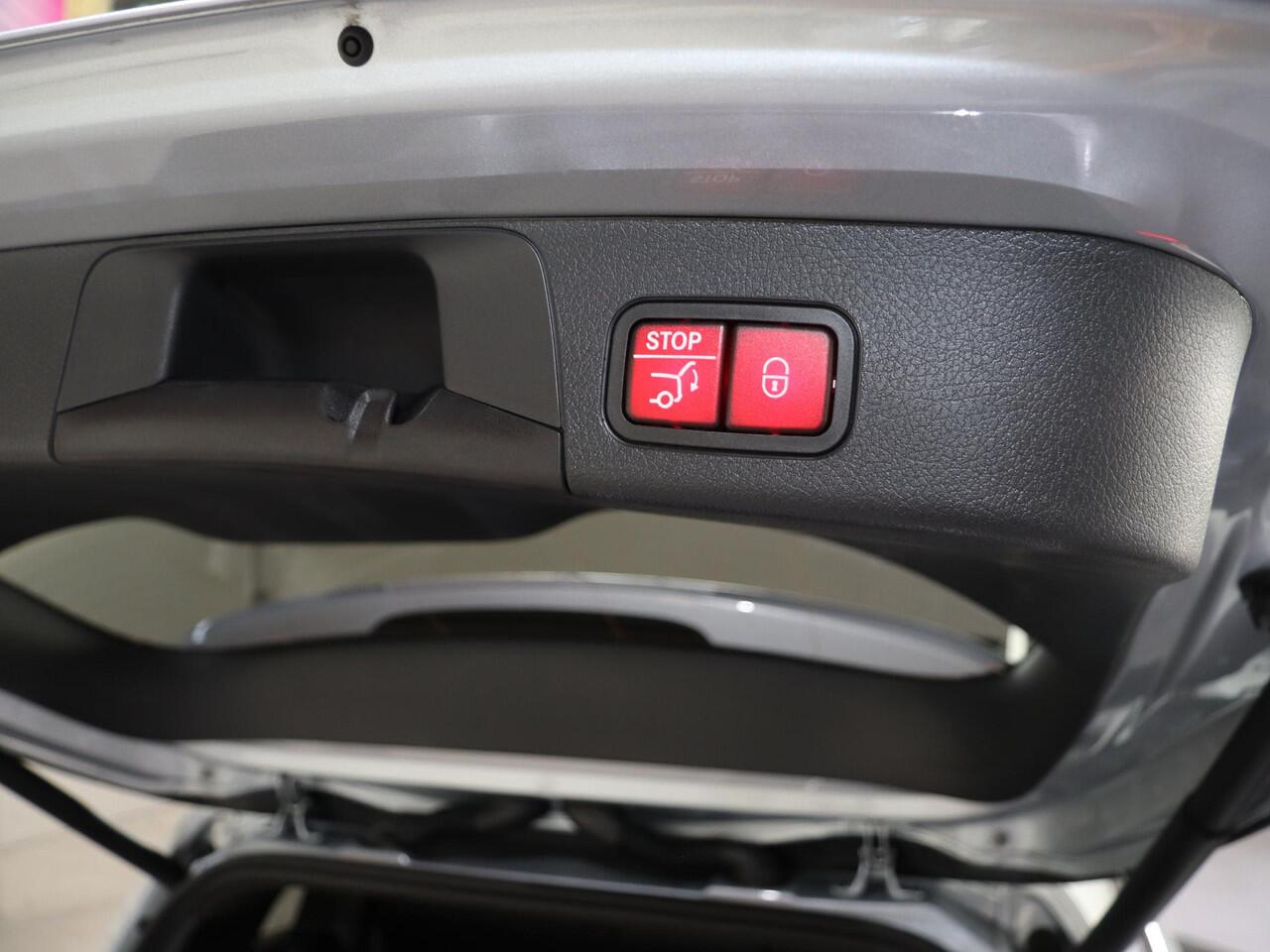 Mercedes-Benz GLB-Klasse 180 Business Solution AMG | AMG Line Plus pakket | Panoramaschuifdak | Winterpakket | Trekhaak | 20" AMG velgen |