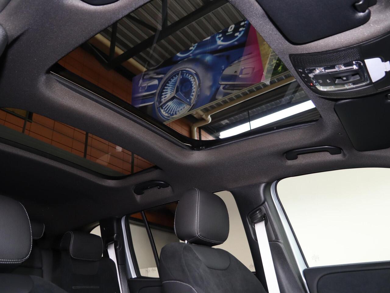 Mercedes-Benz GLB-Klasse 180 Business Solution AMG | AMG Line Plus pakket | Panoramaschuifdak | Winterpakket | Trekhaak | 20" AMG velgen |