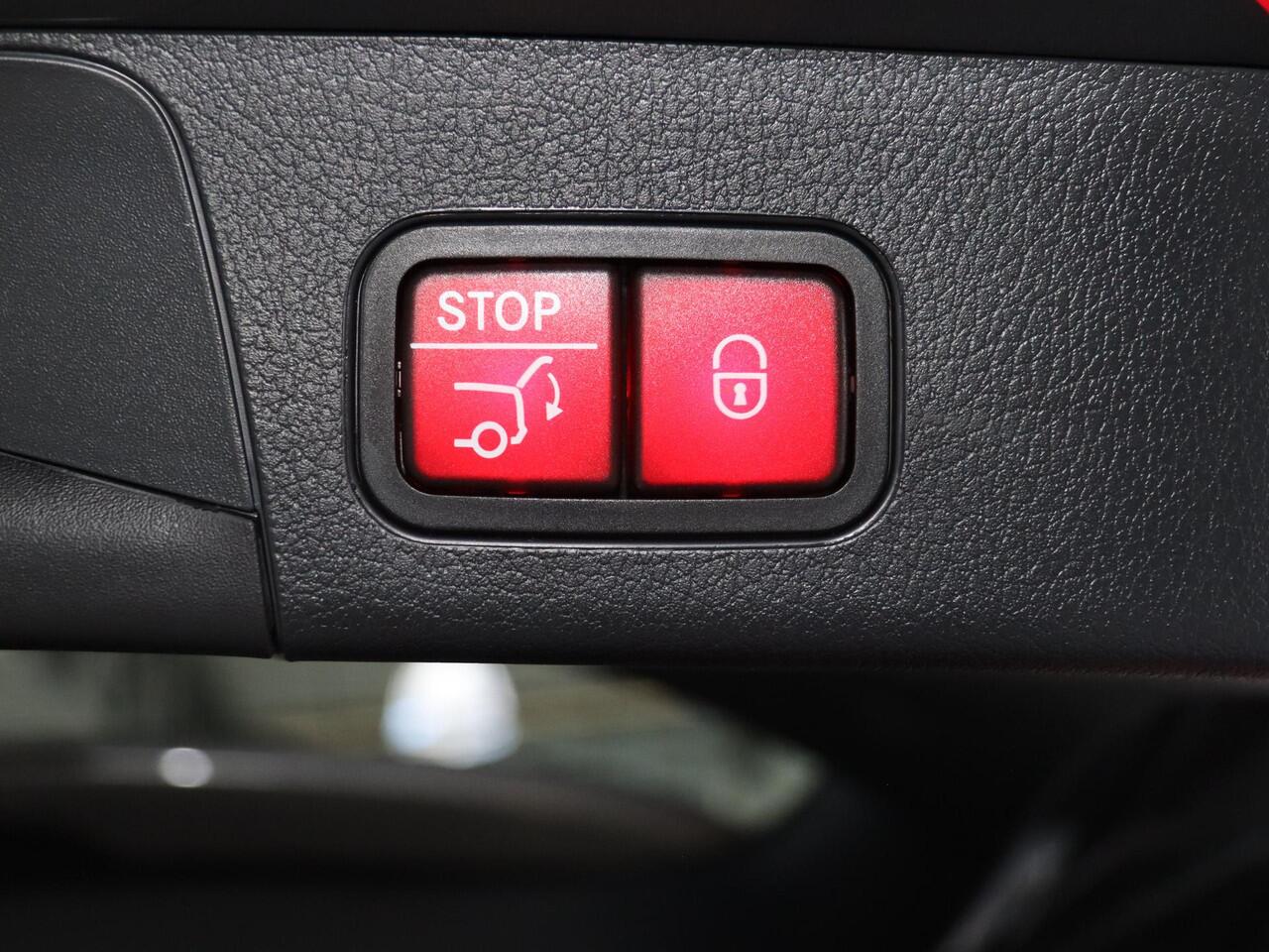 Mercedes-Benz GLB-Klasse 180 Business Solution AMG | Panoramaschuifdak | Premium Plus | Trekhaak | Verschuifbare Bank | Winterpakket |