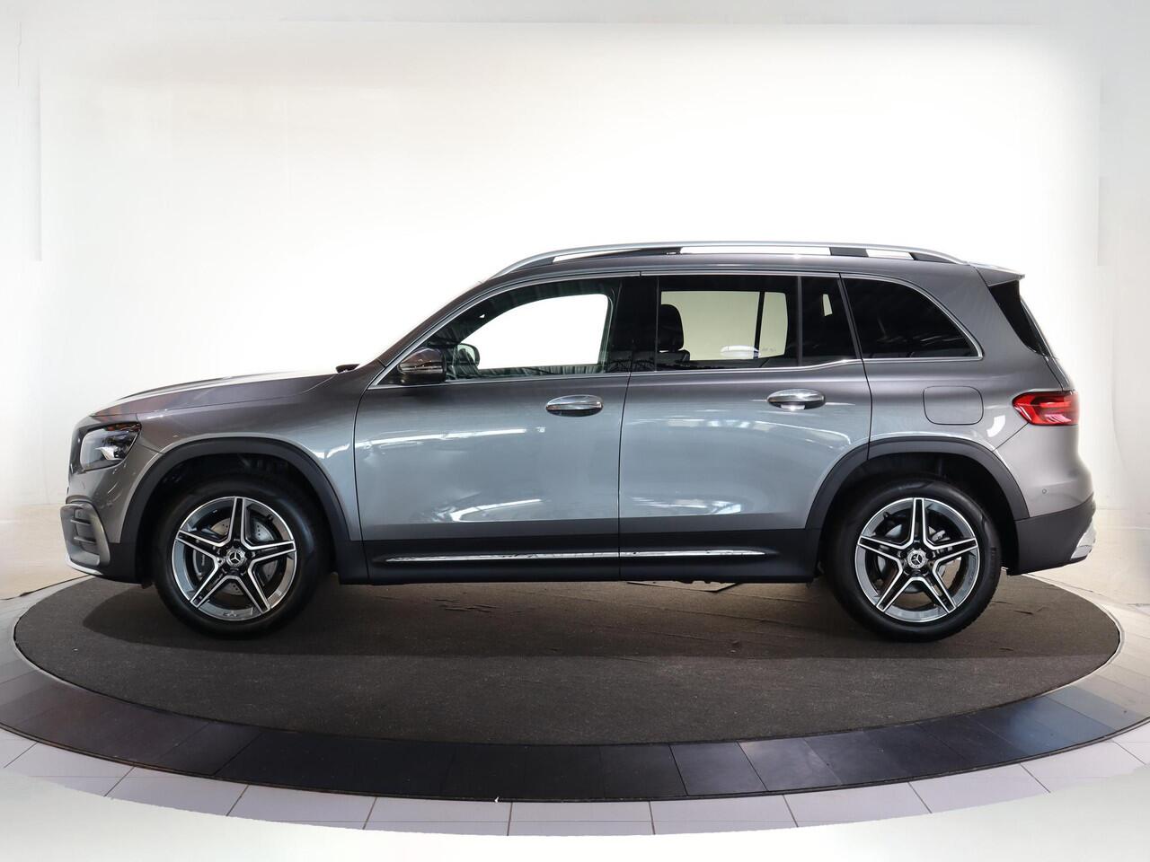 Mercedes-Benz GLB-Klasse 180 Business Solution AMG | Panoramaschuifdak | Premium Plus | Trekhaak | Verschuifbare Bank | Winterpakket |