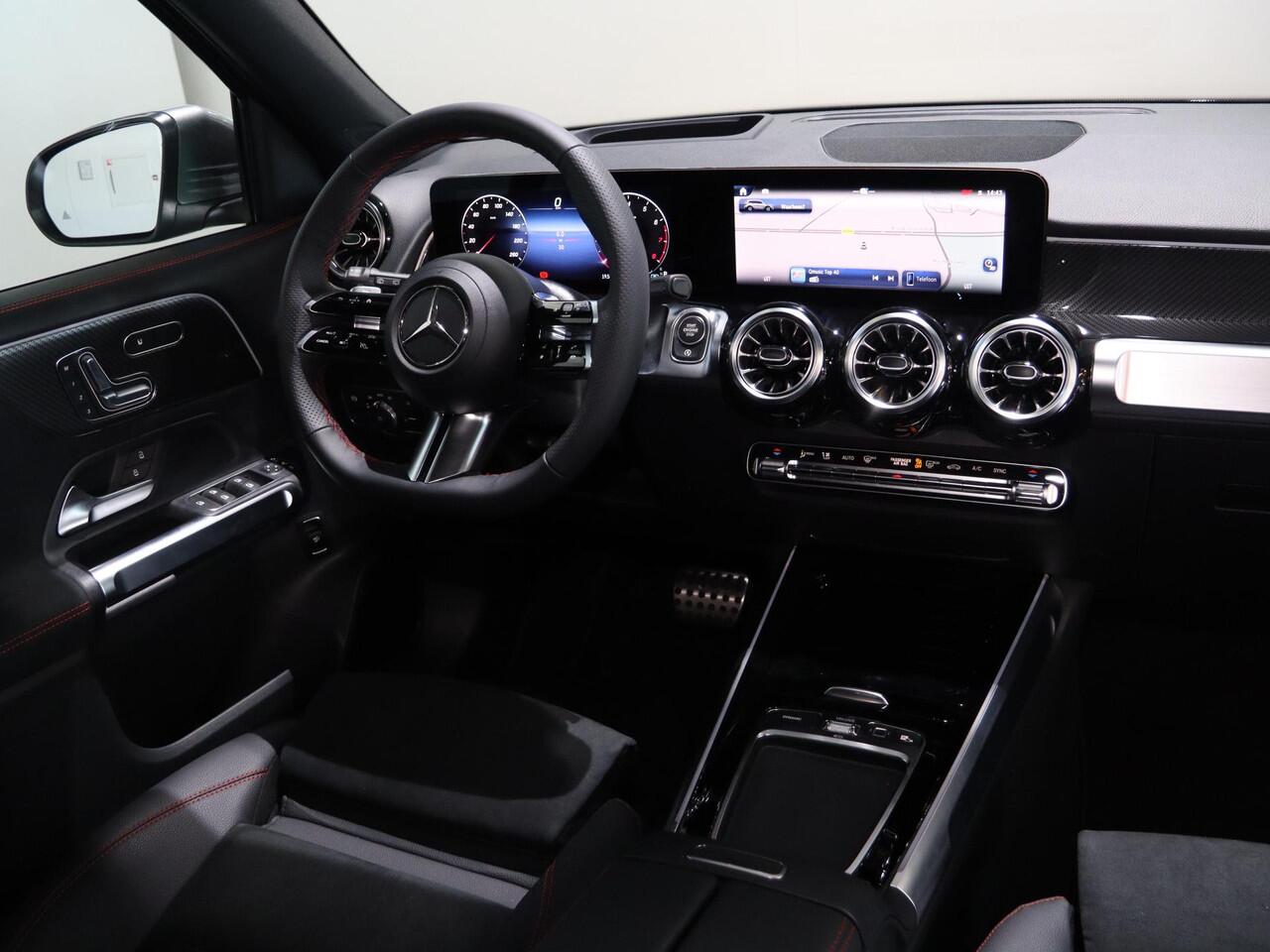 Mercedes-Benz GLB-Klasse 180 Business Solution AMG | Panoramaschuifdak | Premium Plus | Trekhaak | Verschuifbare Bank | Winterpakket |