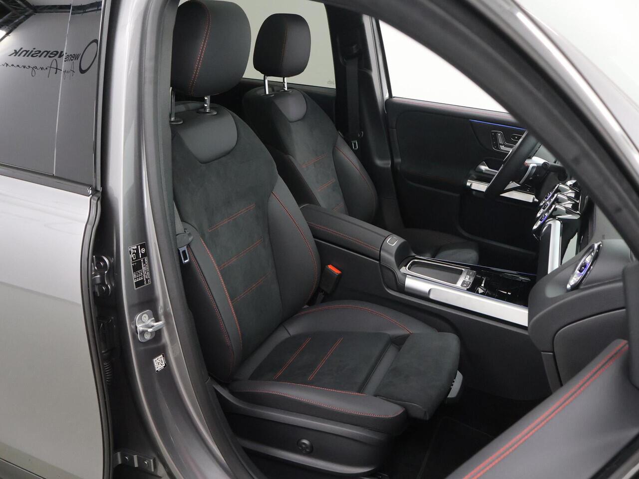 Mercedes-Benz GLB-Klasse 180 Business Solution AMG | Premium Plus | Panoramaschuifdak | Trekhaak | Winterpakket |