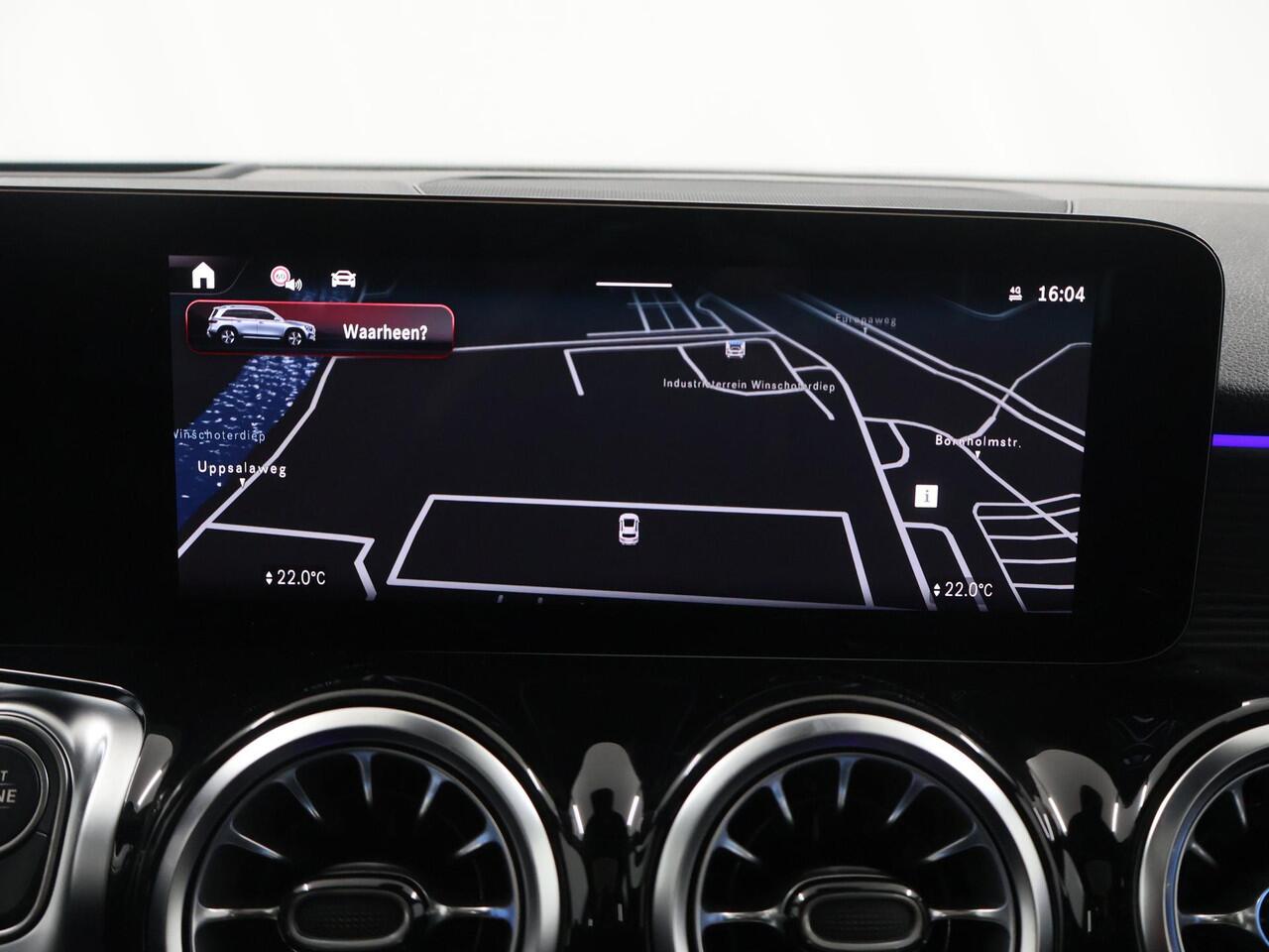 Mercedes-Benz GLB-Klasse 180 Business Solution AMG | Premium Plus | Panoramaschuifdak | Trekhaak | Winterpakket |