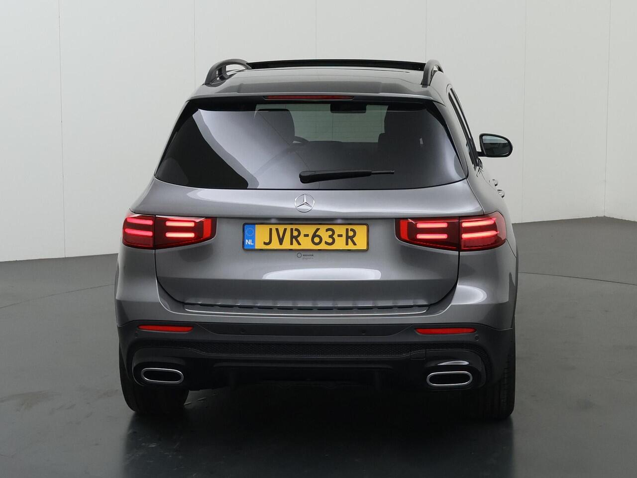 Mercedes-Benz GLB-Klasse 180 Business Solution AMG | Premium Plus | Panoramaschuifdak | Trekhaak | Winterpakket |