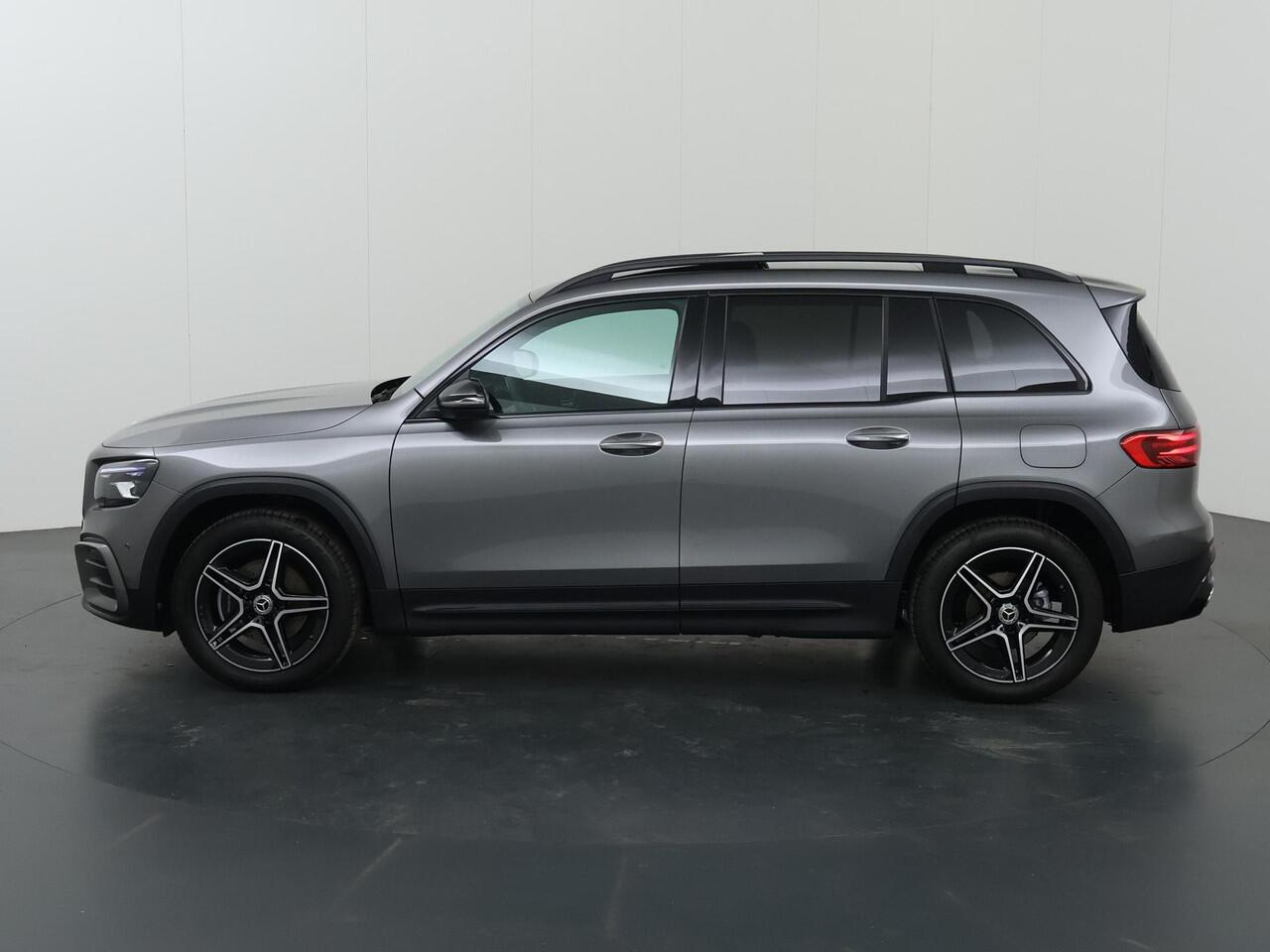 Mercedes-Benz GLB-Klasse 180 Business Solution AMG | Premium Plus | Panoramaschuifdak | Trekhaak | Winterpakket |