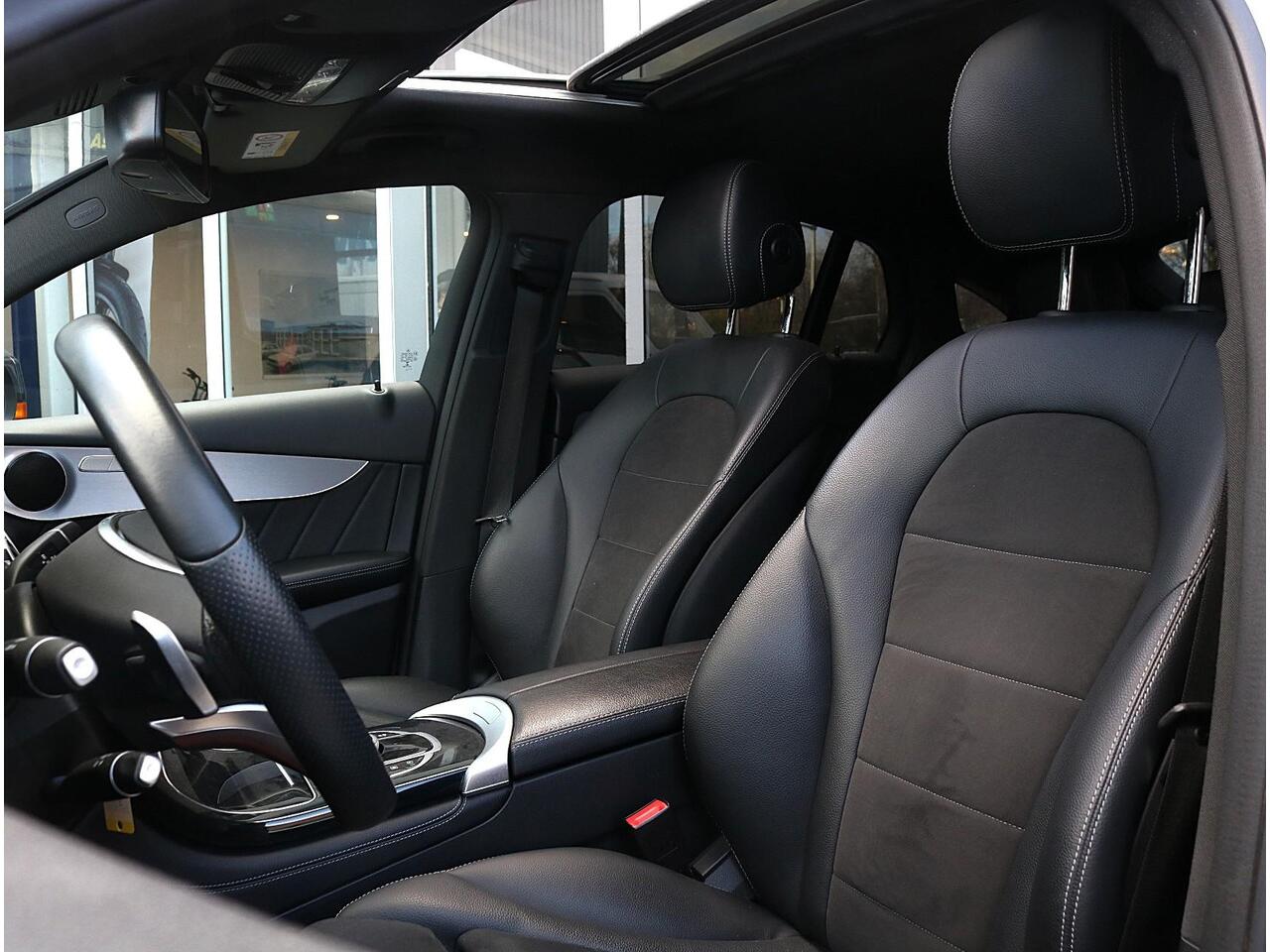 Mercedes-Benz GLC-KLASSE Coupé 250 4MATIC AMG Line | Distronic+ | Schuifdak Mercedes-Benz GLC Coupé 250 4MATIC AMG Line | Distronic | Panorama | Camera |