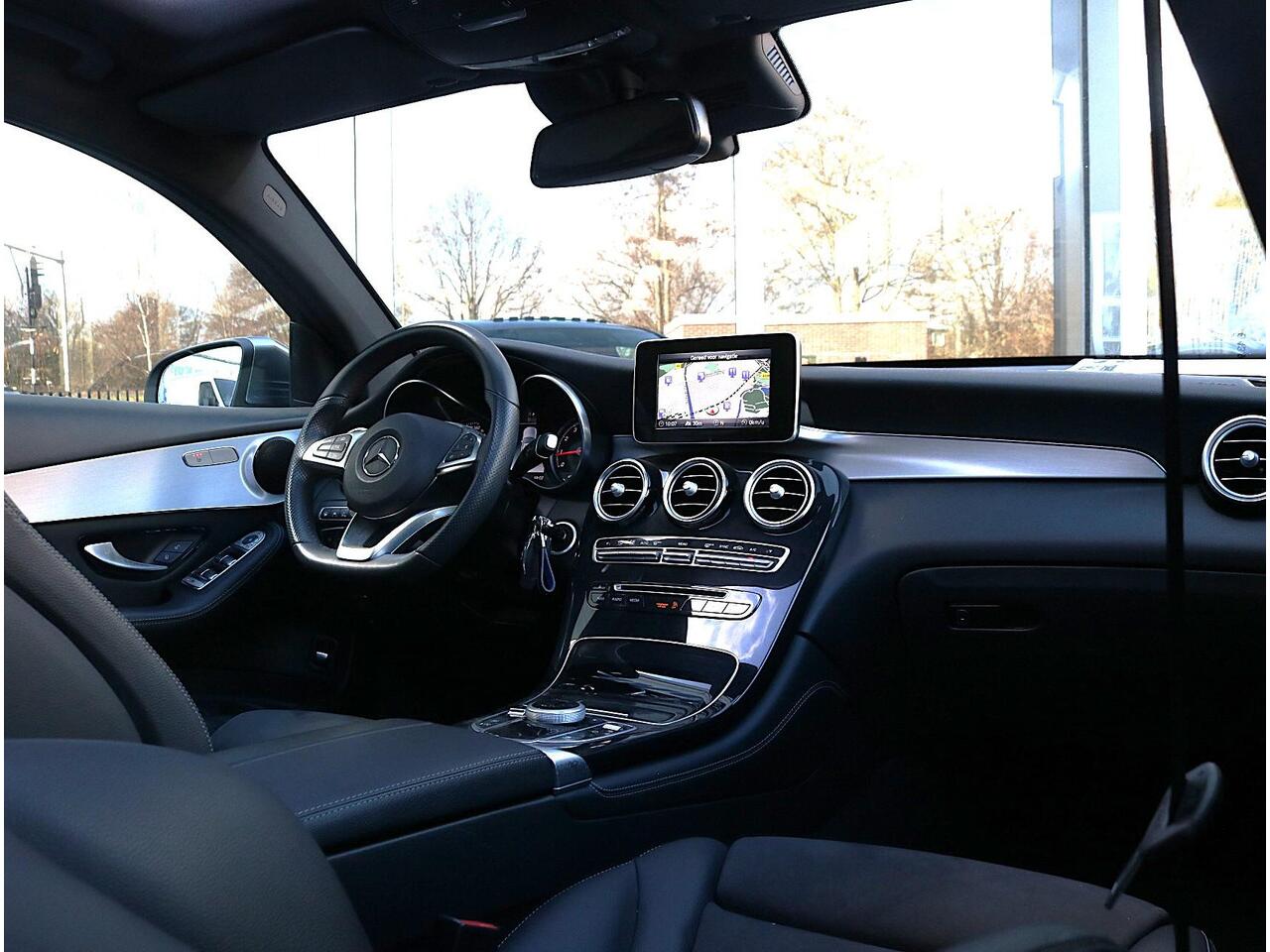 Mercedes-Benz GLC-KLASSE Coupé 250 4MATIC AMG Line | Distronic+ | Schuifdak Mercedes-Benz GLC Coupé 250 4MATIC AMG Line | Distronic | Panorama | Camera |