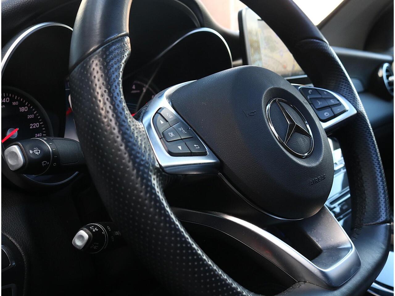 Mercedes-Benz GLC-KLASSE Coupé 250 4MATIC AMG Line | Distronic+ | Schuifdak Mercedes-Benz GLC Coupé 250 4MATIC AMG Line | Distronic | Panorama | Camera |