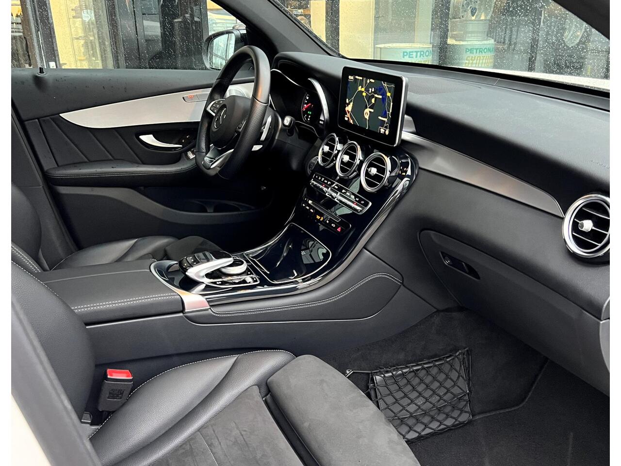 Mercedes-Benz GLC-KLASSE 300 4matic AMG Luchtvering, Distronic, Schuifdak
