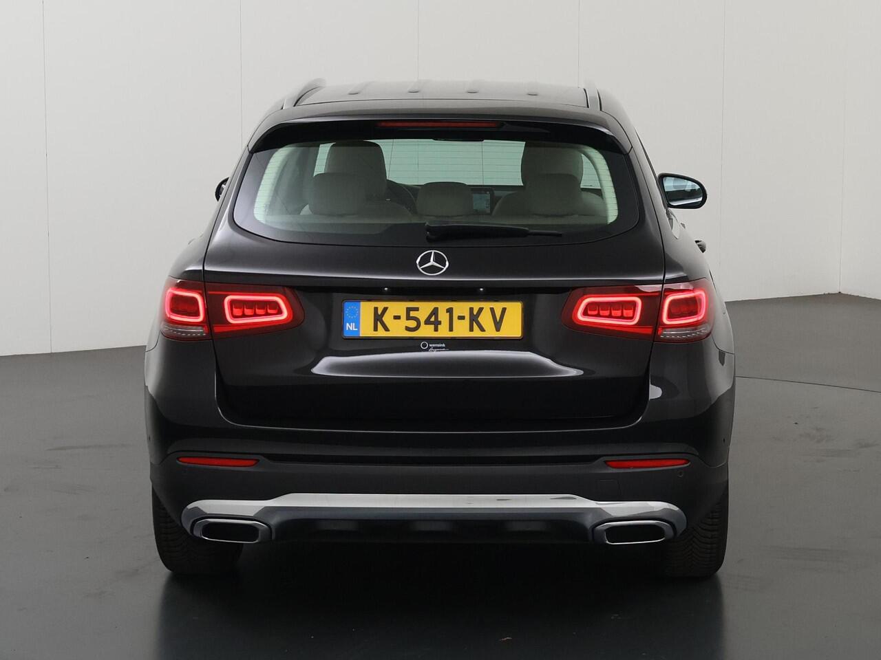 Mercedes-Benz GLC-KLASSE 200 4MATIC Premium | Treeplanken | Stoelverwarming | Widescreen | Multibeam |