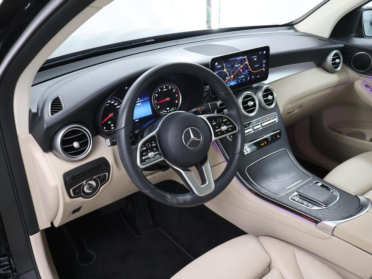 Mercedes-Benz GLC-KLASSE 200 4MATIC Premium | Treeplanken | Stoelverwarming | Widescreen | Multibeam |