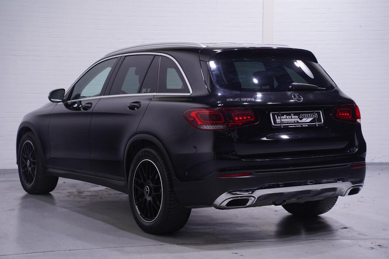 Mercedes-Benz GLC-KLASSE 200 Business Solution Limited Facelift Navigatie 19-inch AMG NAP Lederen-comfortstoelen Afneembare-trekhaak Camera Stoelverwarming Off-road pakket