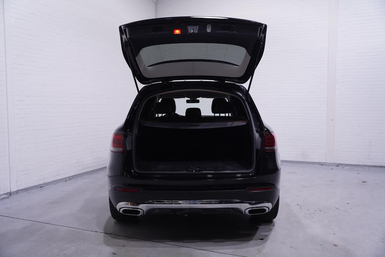 Mercedes-Benz GLC-KLASSE 200 Business Solution Limited Facelift Navigatie 19-inch AMG NAP Lederen-comfortstoelen Afneembare-trekhaak Camera Stoelverwarming Off-road pakket