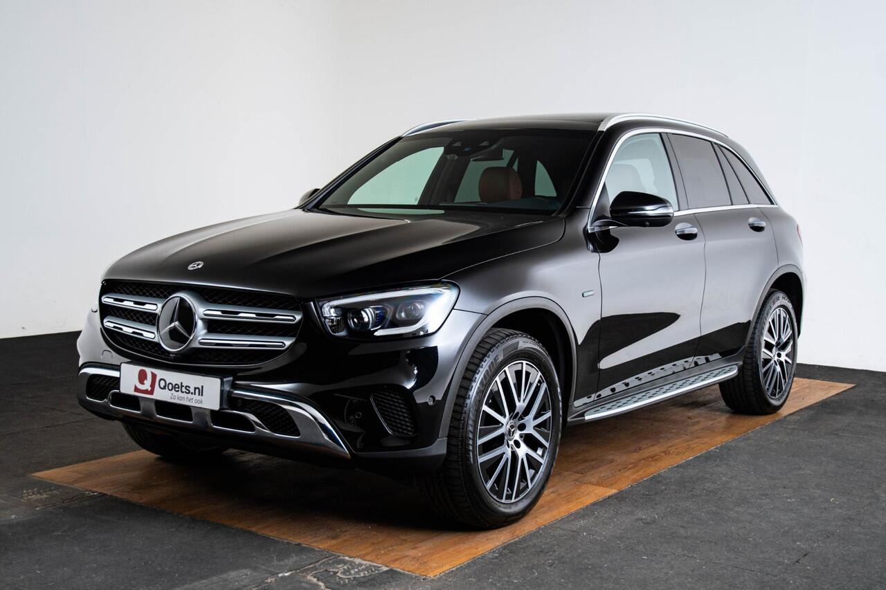 Mercedes-Benz GLC-KLASSE 300e 4MATIC Trekhaak - Panoramadak - AMG Line interieur - Elektrisch verstelbare/verwarmde stoelen - PRE SAFE systeem - Rijassistentiepakket plus - Spiegelpakket - Getinte Ruiten -