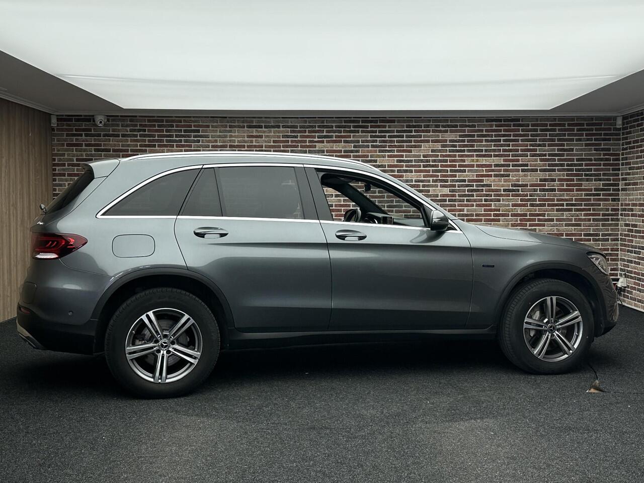 Mercedes-Benz GLC-KLASSE 300e 4MATIC Business Solution Stoelverwarming BTW Auto Led Camera Elek