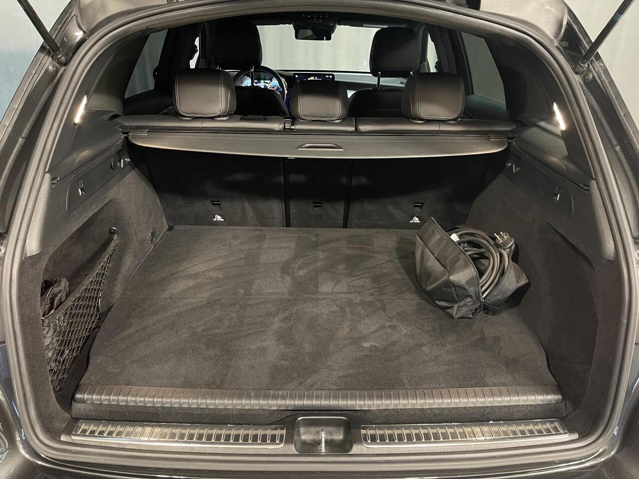 Mercedes-Benz GLC-KLASSE 300e 4MATIC AMG Line 19"/Matrix LED/Memory l+r/Trekhaak/Adaptieve cruise/Dodehoek/Sfeerverlichting/Apple Carplay & Android Auto/Stoelverwarming/Elektrische klep